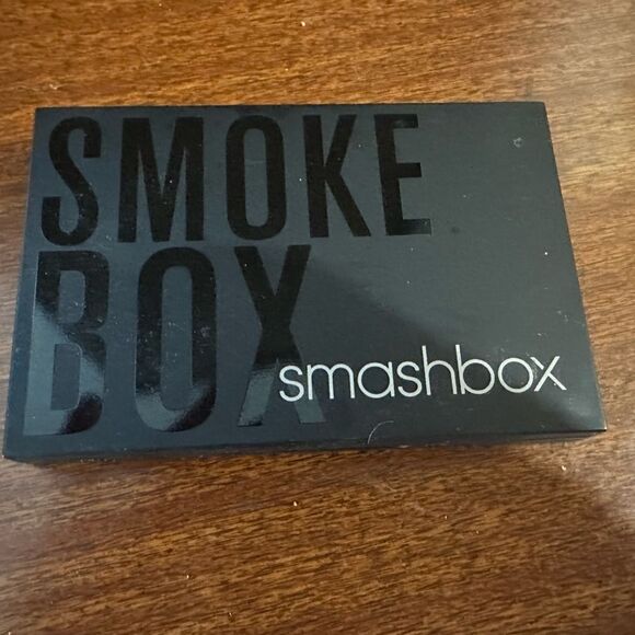 Smashbox smoky Eyeshadow Palette - NWT - Picture 2 of 3